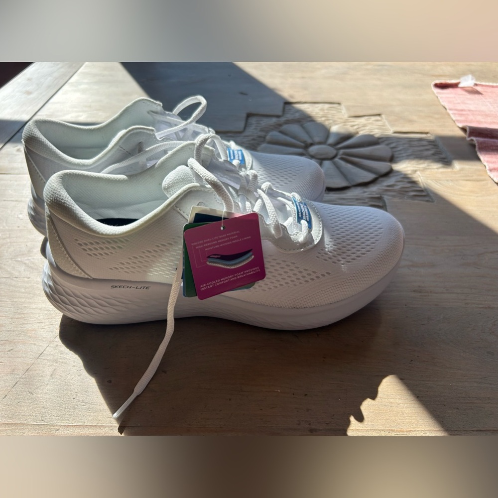 NWT Sketchers